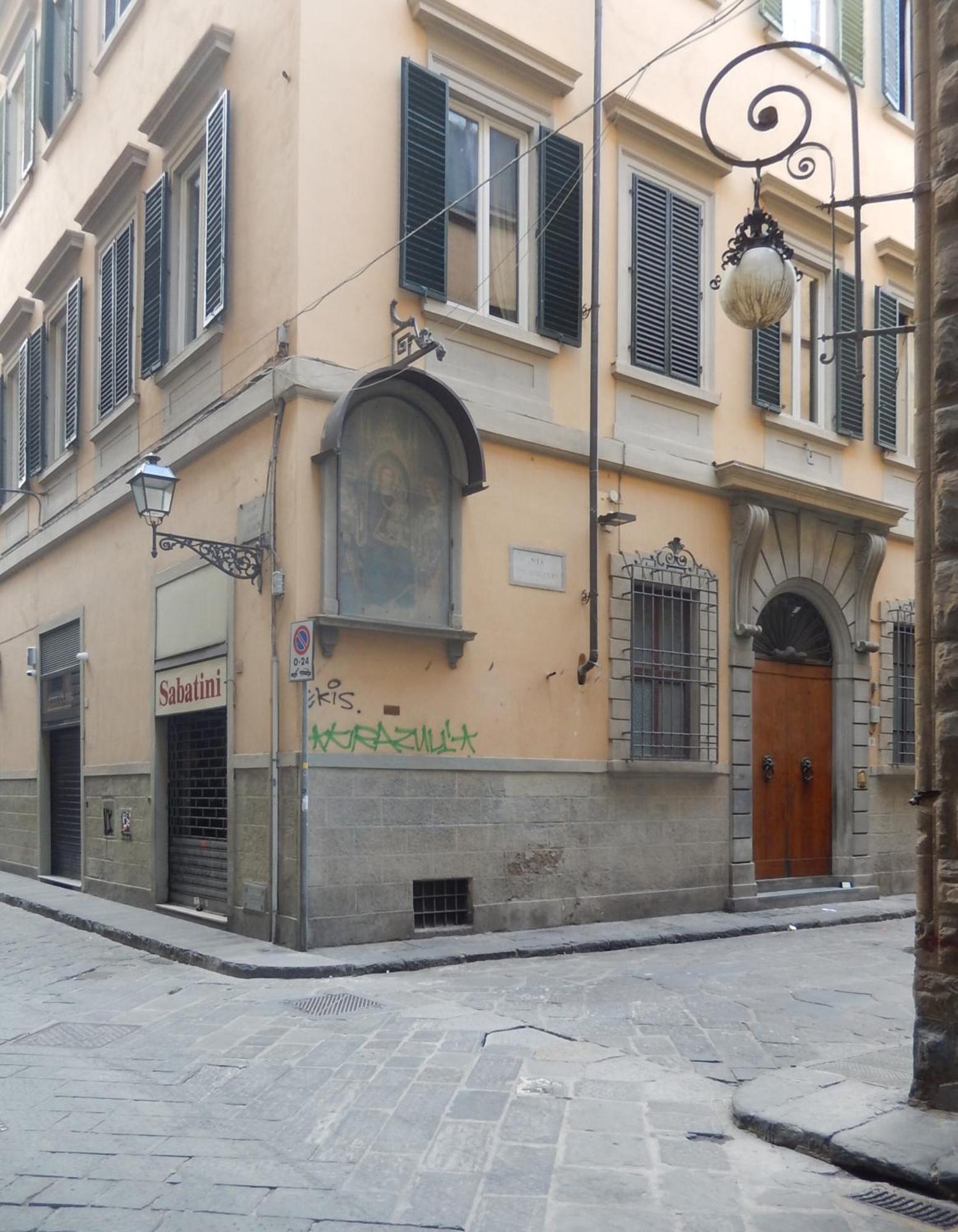 Stunning 5min Walk To Duomo Apartment