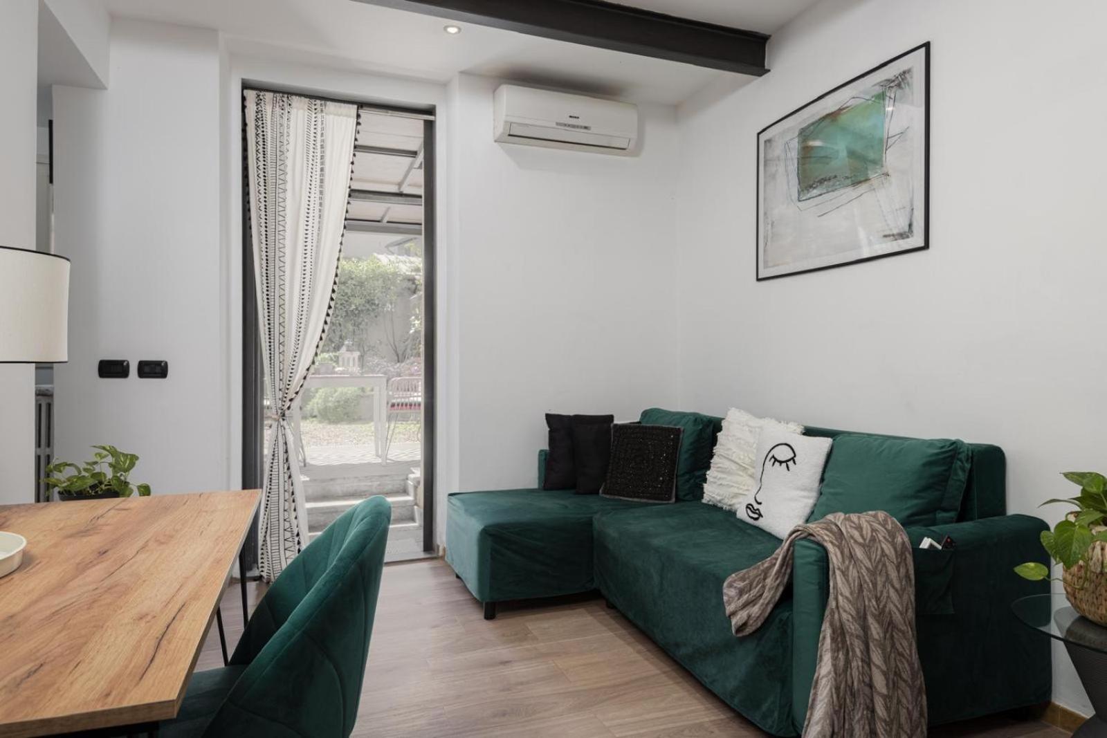 Nadia's Lovely - With Private Garden And Jacuzzi Apartment *
