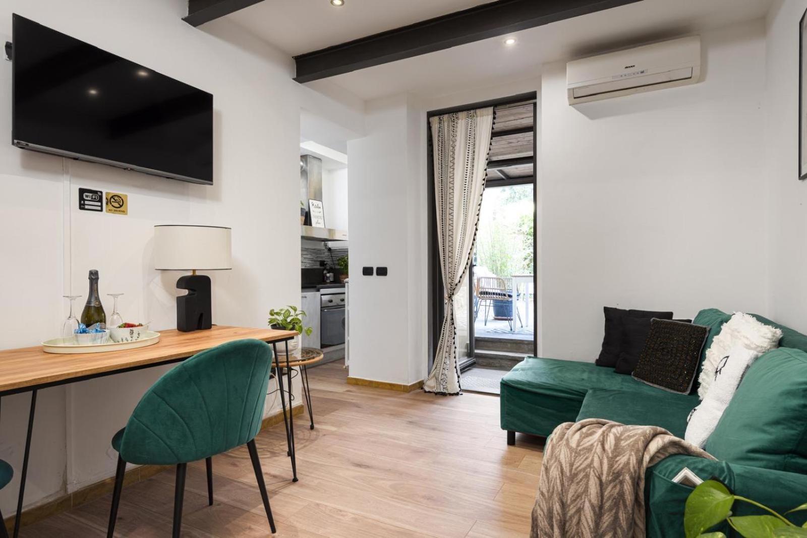 Nadia's Lovely - With Private Garden And Jacuzzi Apartment Florence