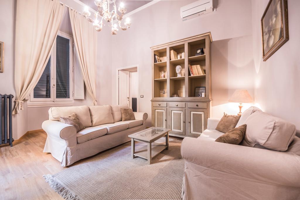 Stunning 5min Walk To Duomo Apartment