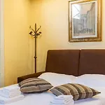 Cozy Classic Italian House Near Santa Croce, On The Lungarno