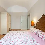 Apartment Vespucci- Quite Historic Palace