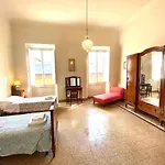 Laura 50