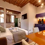 Magazzini Apartment By Mamo Florence