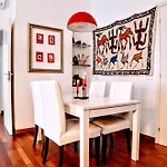 The Red Suite In Florence With Free Parking