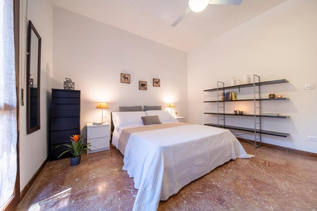 Apartment Cozy Roman With Parking