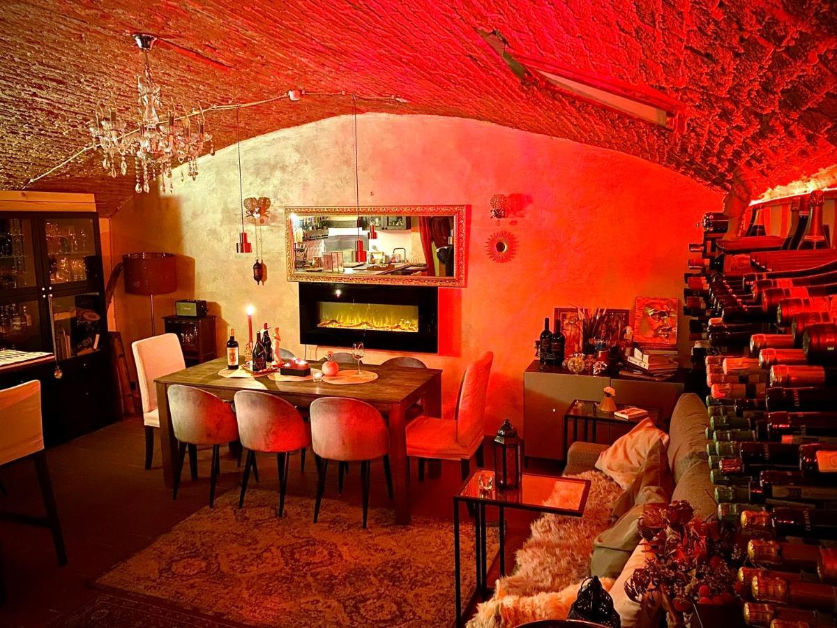 Red Impression - In The Center Apartment *