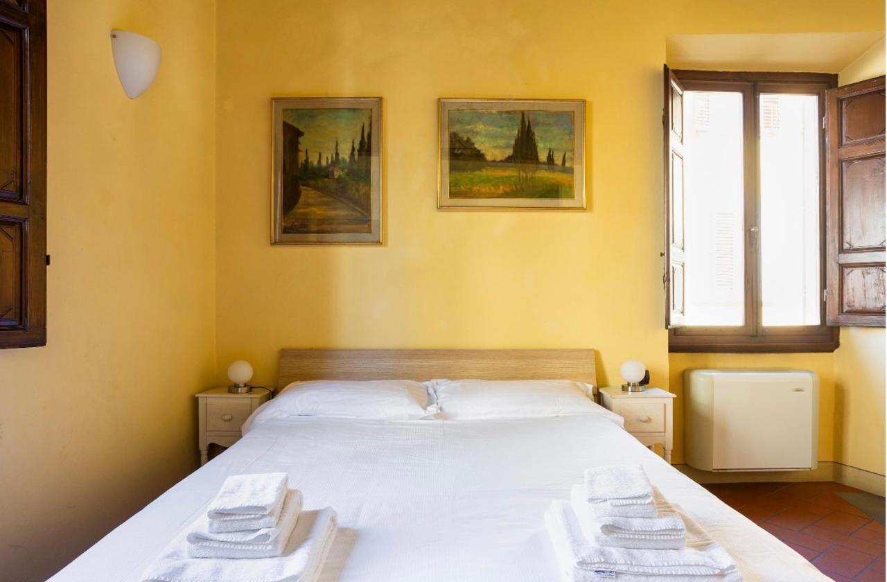 Cozy Classic Italian House Near Santa Croce, On The Lungarno