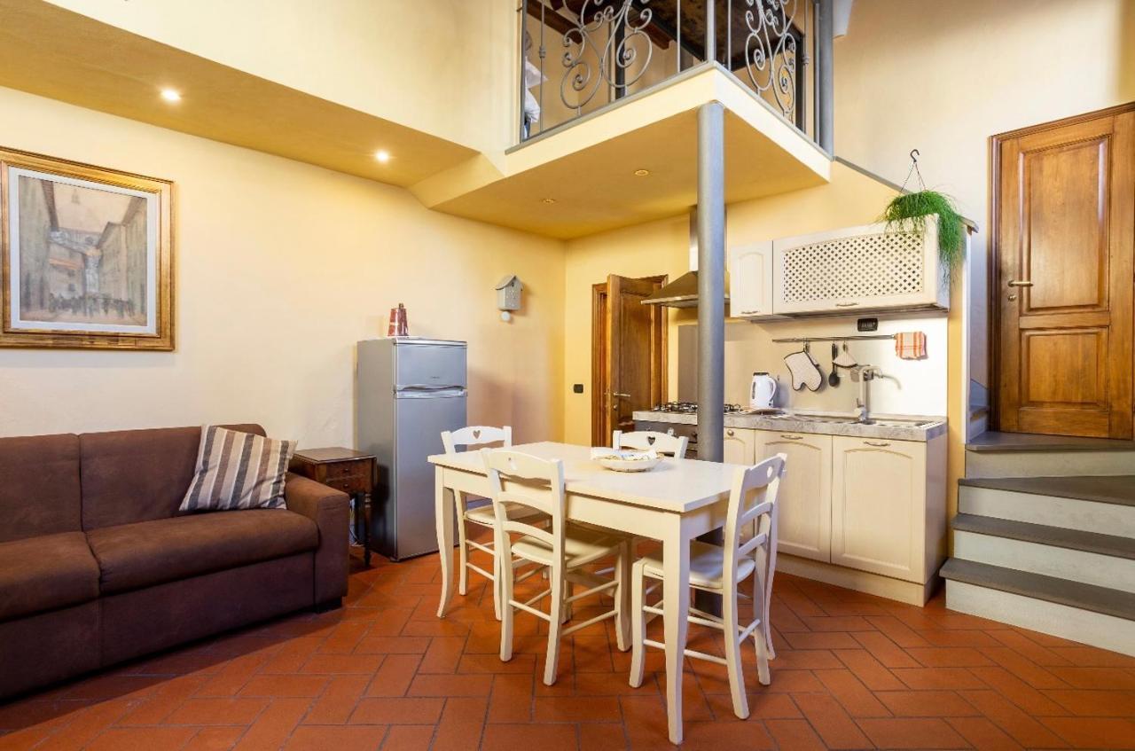 Cozy Classic Italian House Near Santa Croce, On The Lungarno *