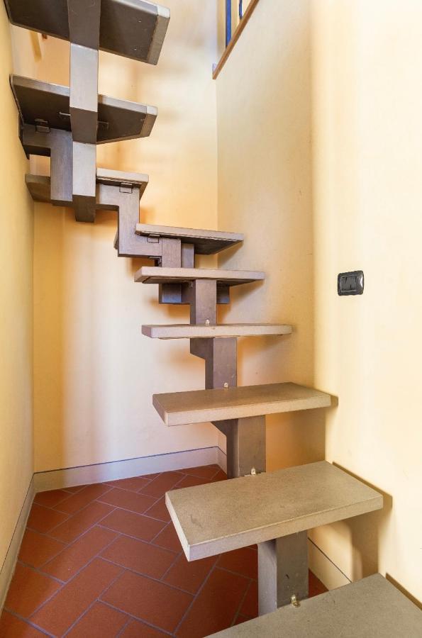 Cozy Classic Italian House Near Santa Croce, On The Lungarno Florence