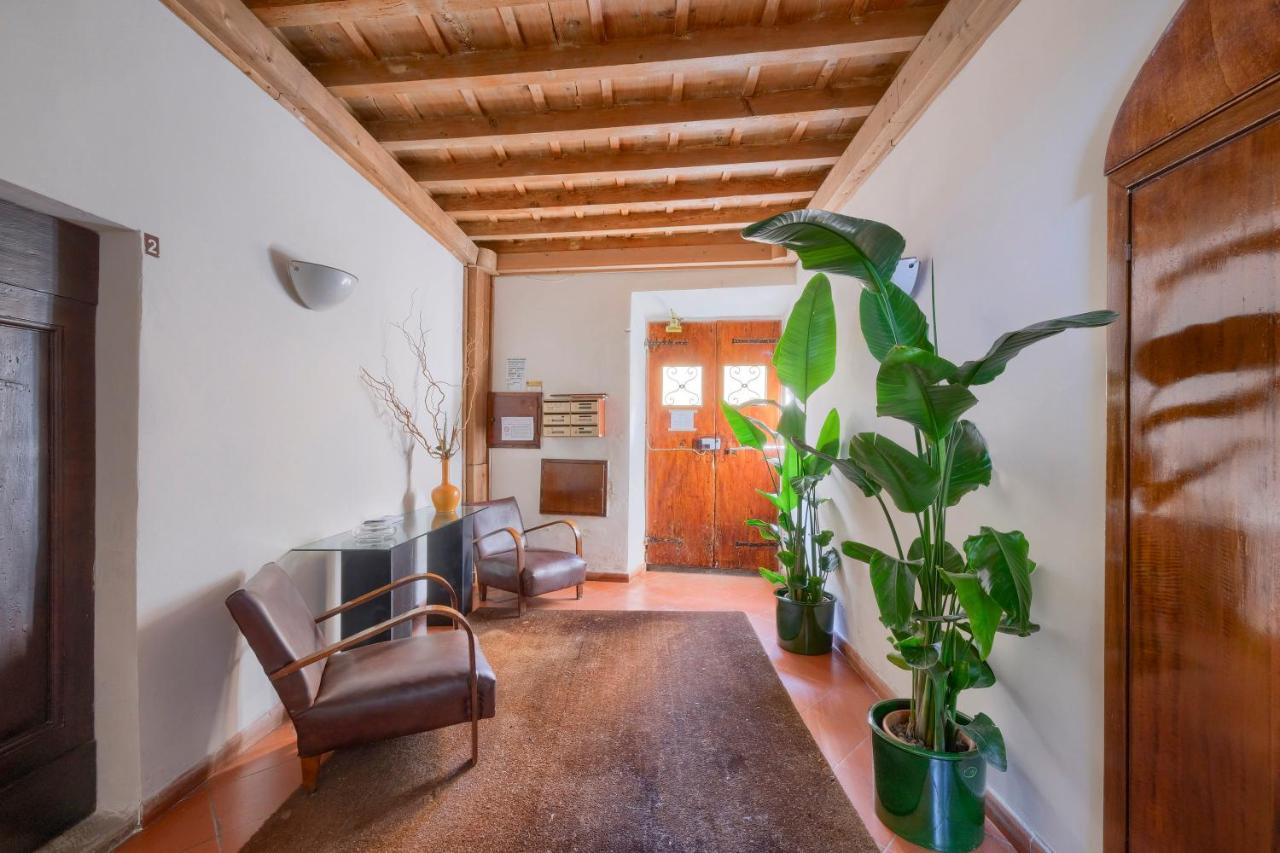 By Frances Apartment