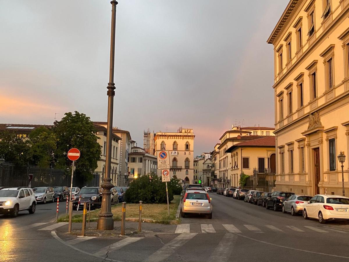 Palazzovilla Historic Building Luxury Apartamento Florença