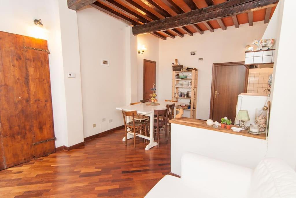 Romantic In San Frediano Florence