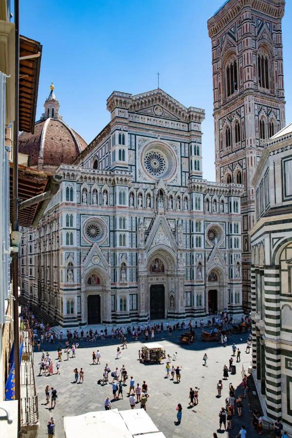 Serene Gem In Front Of Duomo * Florence