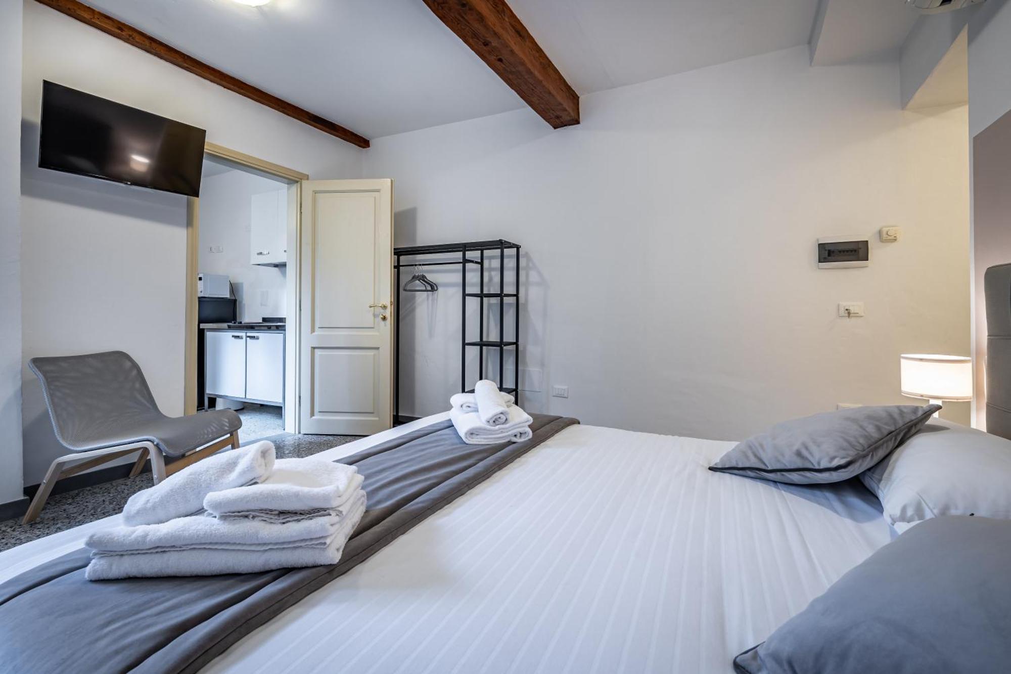 Yid Agnolo Three Bedroom In Apartment Florence