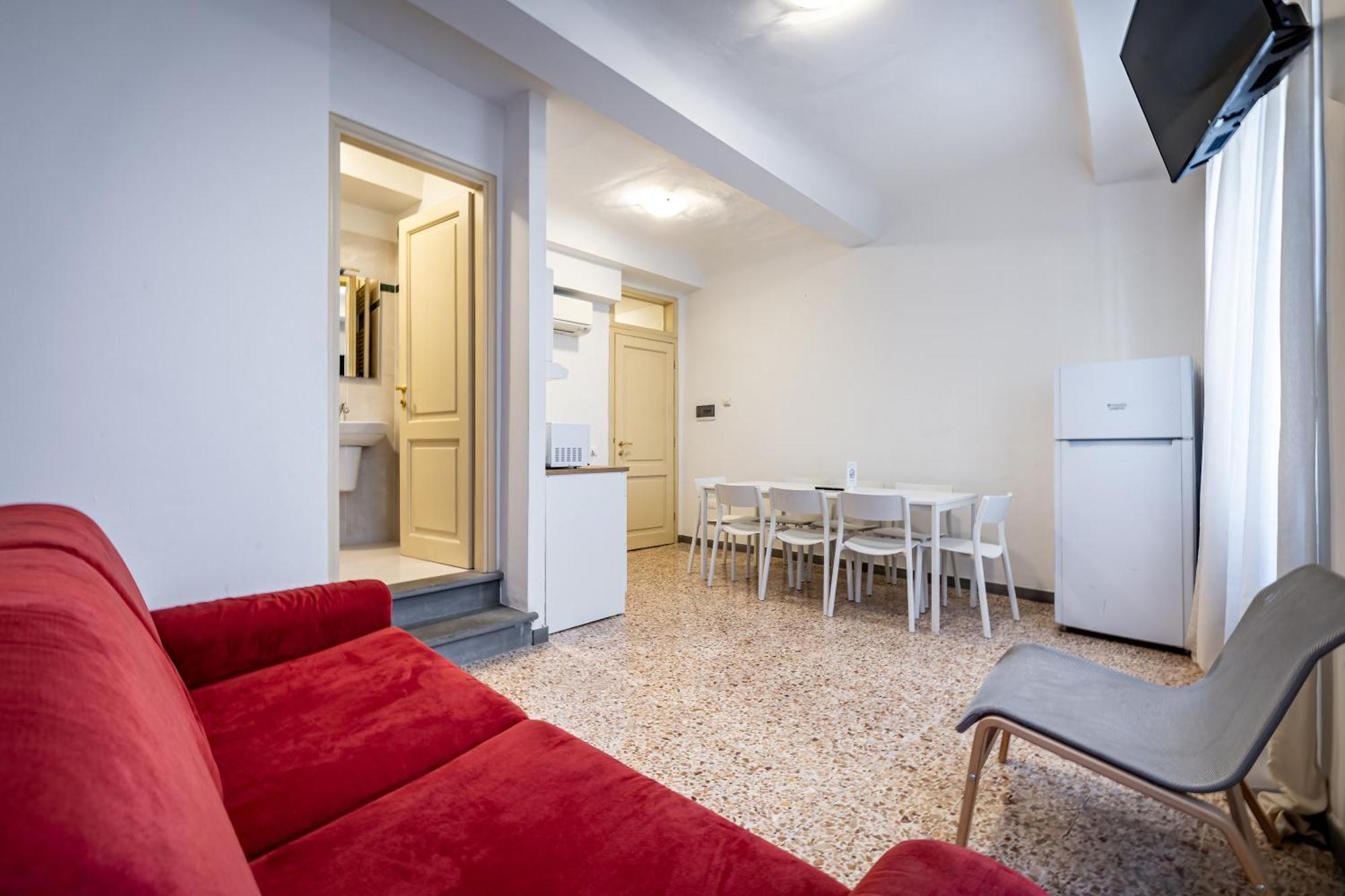 Yid Agnolo Three Bedroom In Apartment
