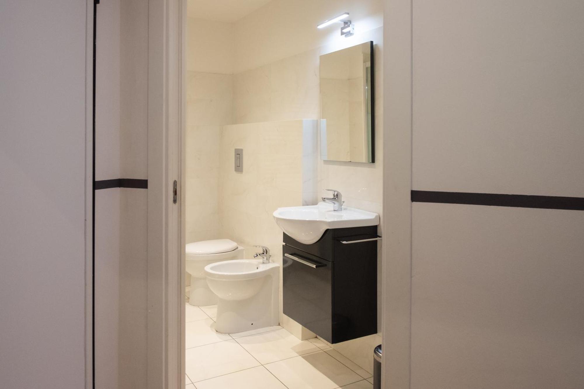 One Step Apartment *