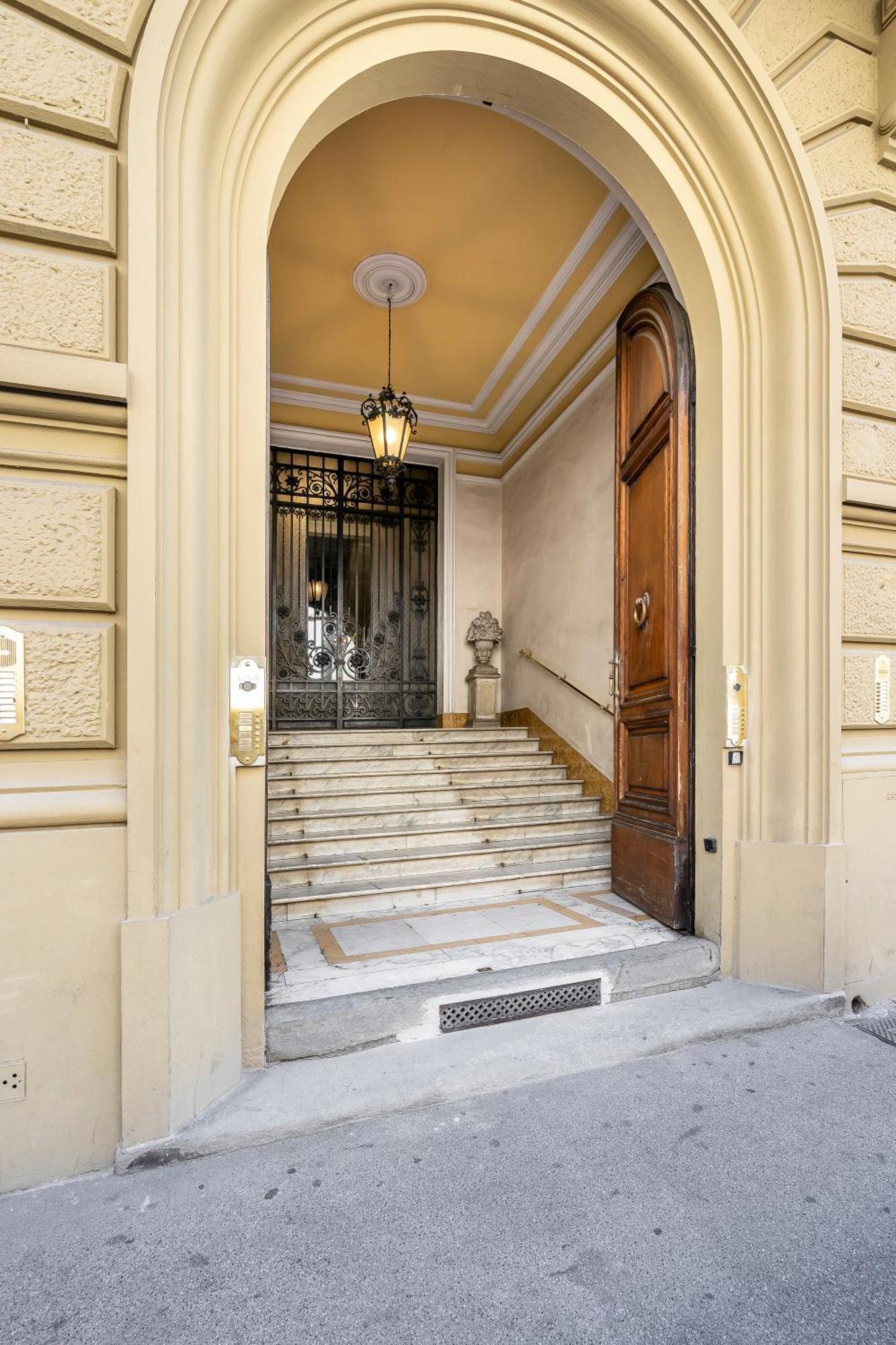 Apartment San Marco Black Luxury Con Terrazzo E Parcheggio Su Richiesta Florence