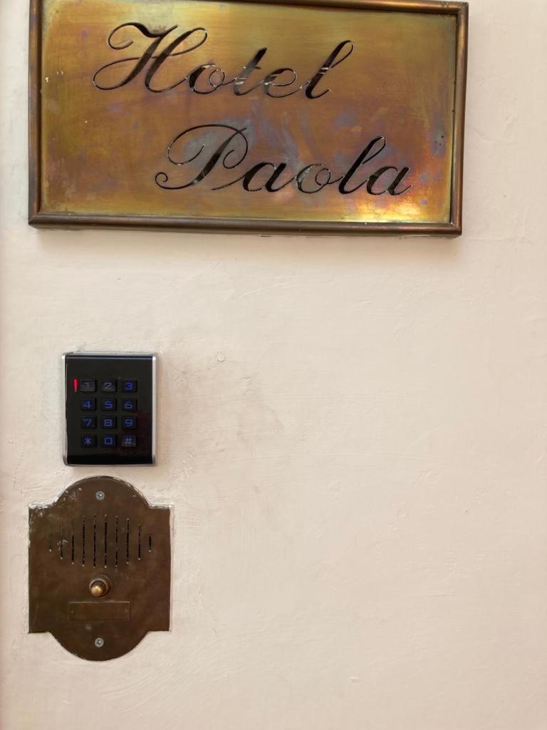 Paola Hotel *