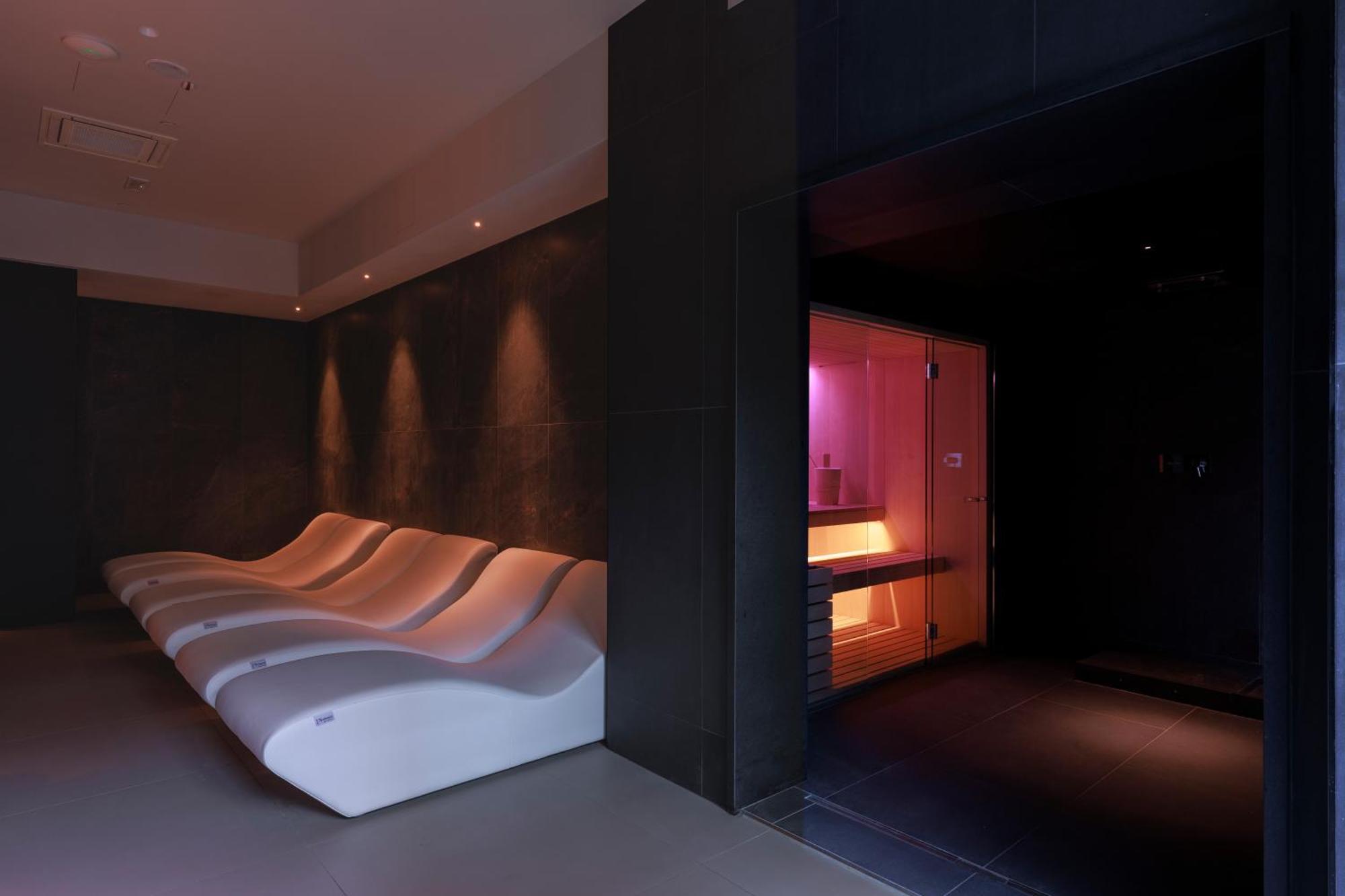 Hotel Mh & 4*