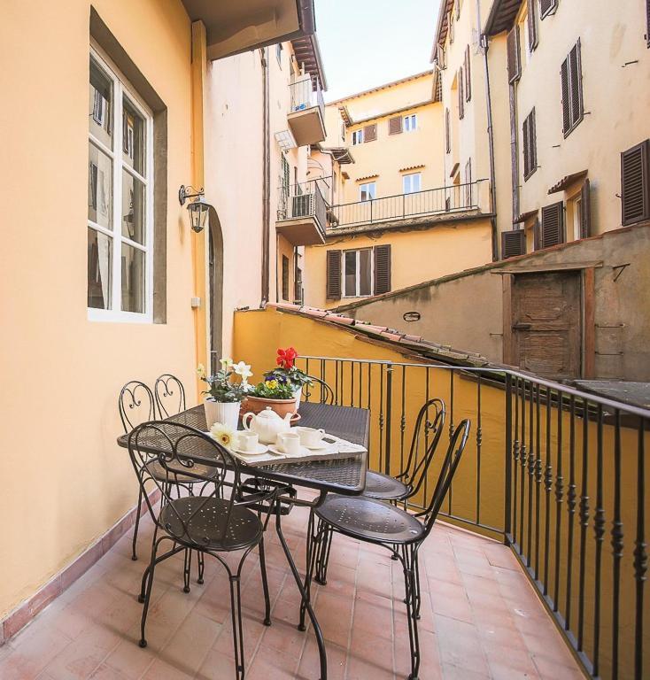 Watch The Wake Light Filled Medieval Palace * Florence