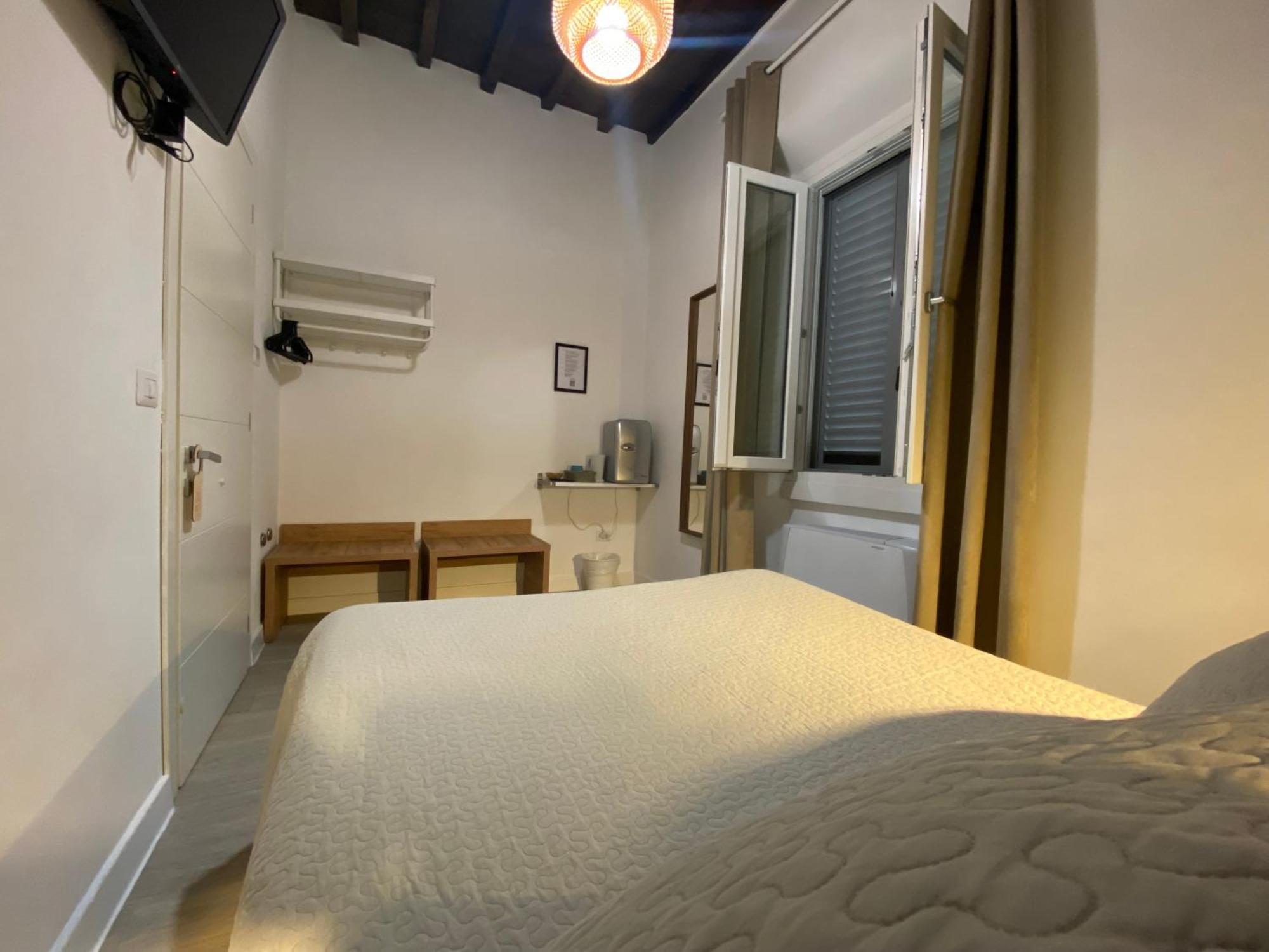 Nella Hotel *