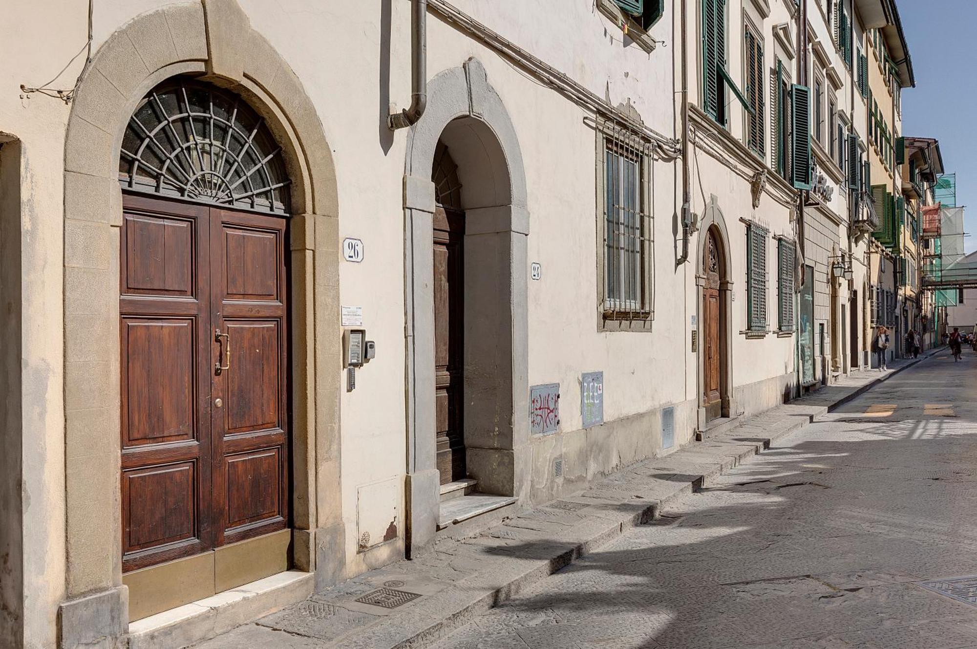 Art Sant Ambrogio Apartment *