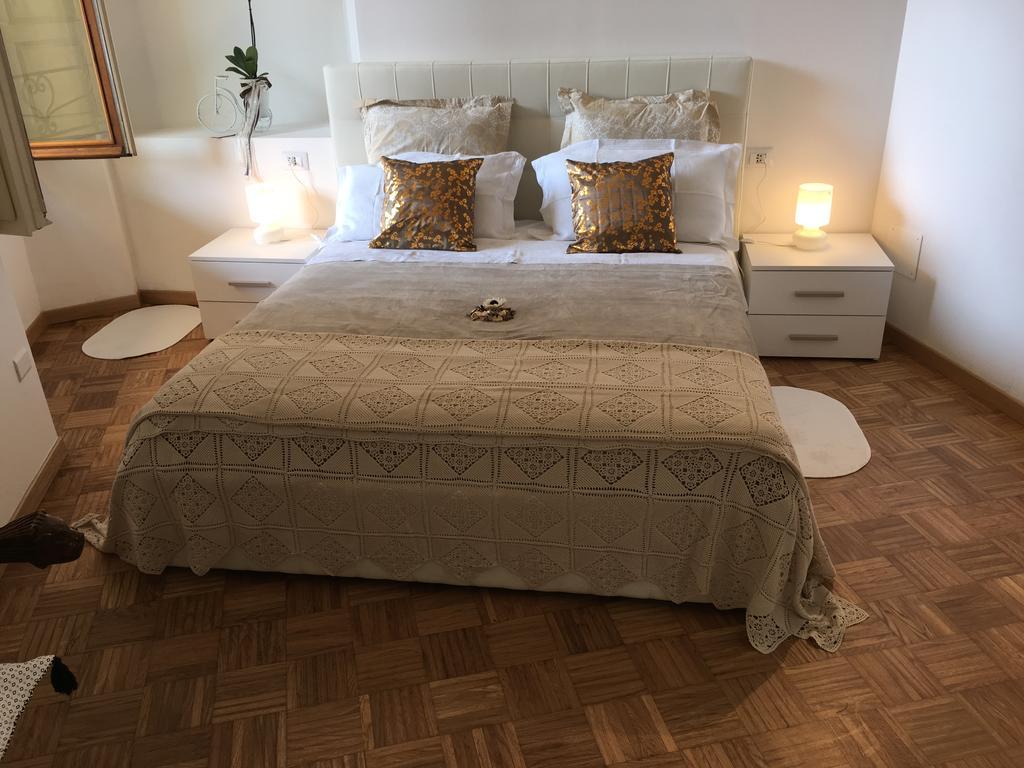 La Tana Dei Leoni Guest house *