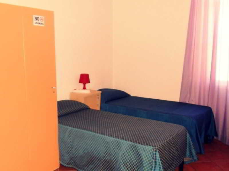 Paola Hotel *