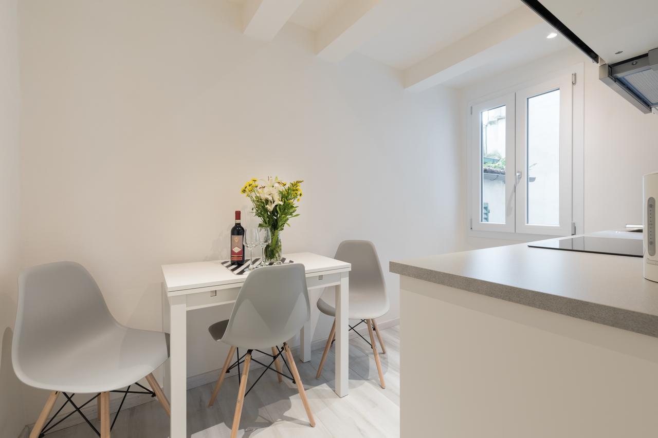 Masai - One Bedroom Flat 1st Floor By Train Station Apartment *