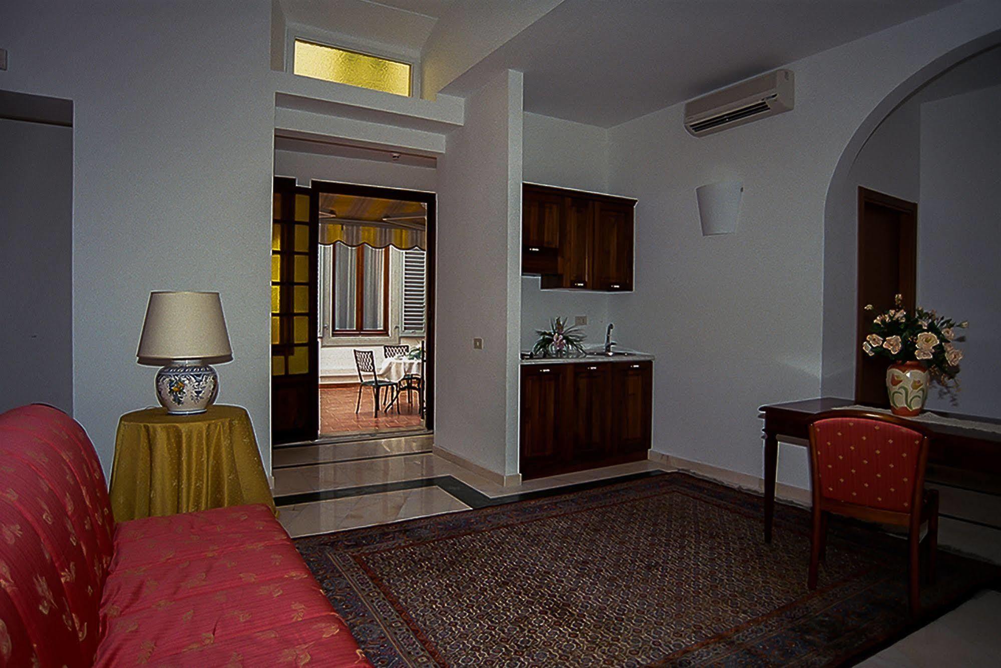 Accademia Hotel 3*