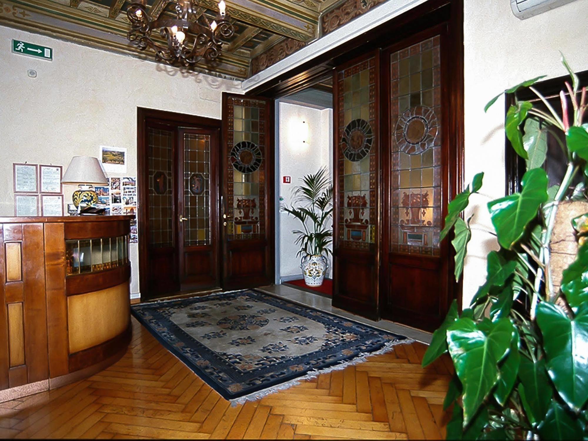Hotel Accademia 3*