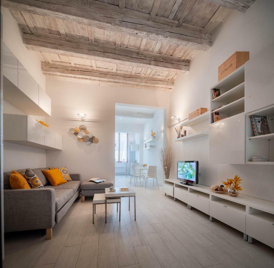 Novella White Apartment Florence