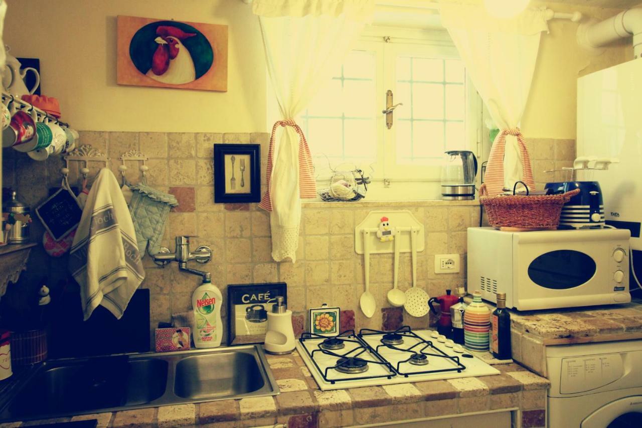 Hand Decorated House With Court Apartment Florenz