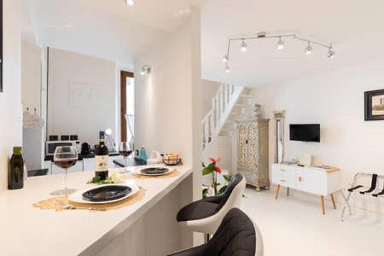 Apartment White *