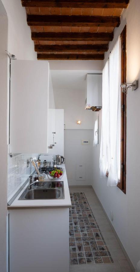 Novella White Florence