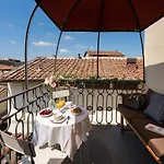 Terrace apt in Piazza Strozzi-center of Florence