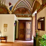 Cozy Apartment In A Private Museum In Oltrarno