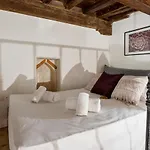 Palazzo Pitti Apartment With Terrace