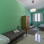 Spacious Three Bedroom Apartment On The Arno