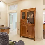 Spacious Three Bedroom Apartment On The Arno