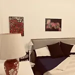 Old Town Florence Apartment Facing S.Croce