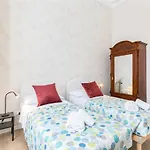 I Renai - Ponte Delle Grazie Modern Apartment