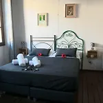 Little Luxury Apartment In San Lorenzo