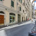Lullaby Suite Near Palazzo Vecchio And Piazza Signoria -Hosted By Sweetstay