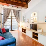 Magnoli & Ponte Vecchio Apartment