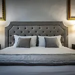 Yid Five Luxury Suites Apt With Secret Garden