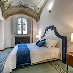 Yid Five Luxury Suites Apt With Secret Garden