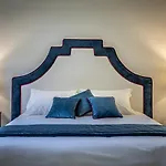 Yid Five Luxury Suites Apt With Secret Garden