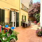 Santa Croce Garden Apartment